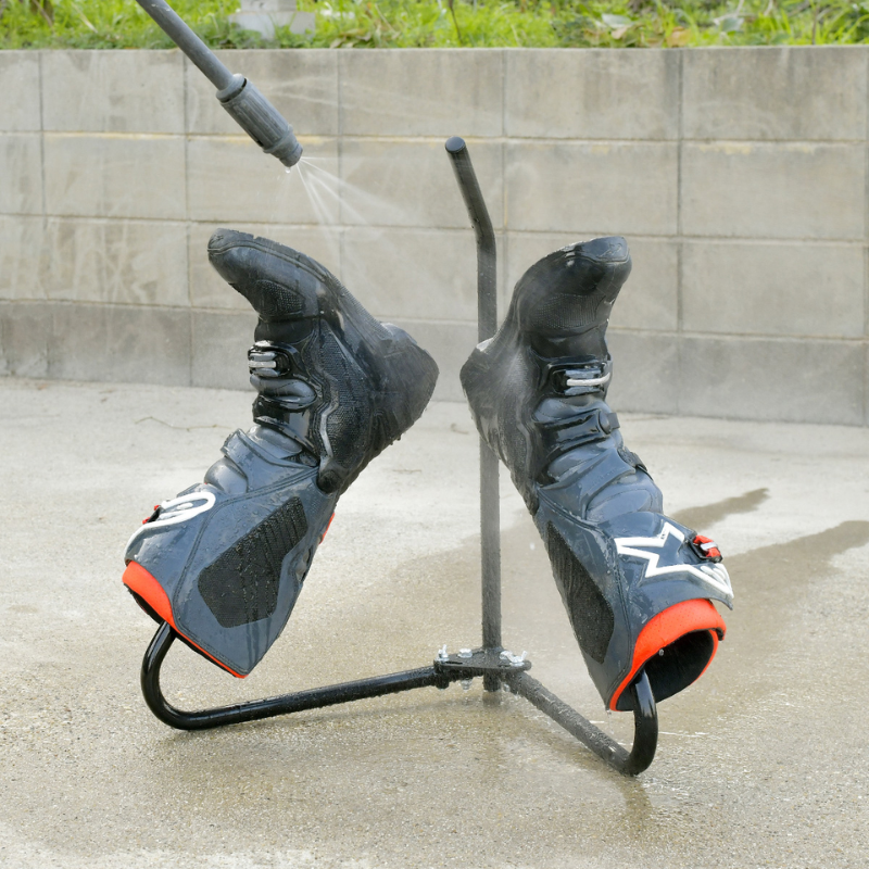 Unit Boots Wash Stand with Handle